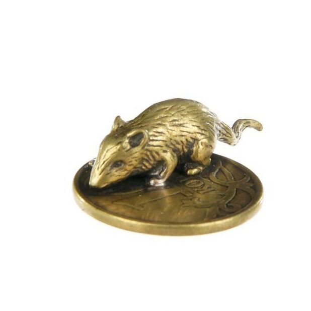 Amulet of a purse mouse with a coin for good luck in money matters