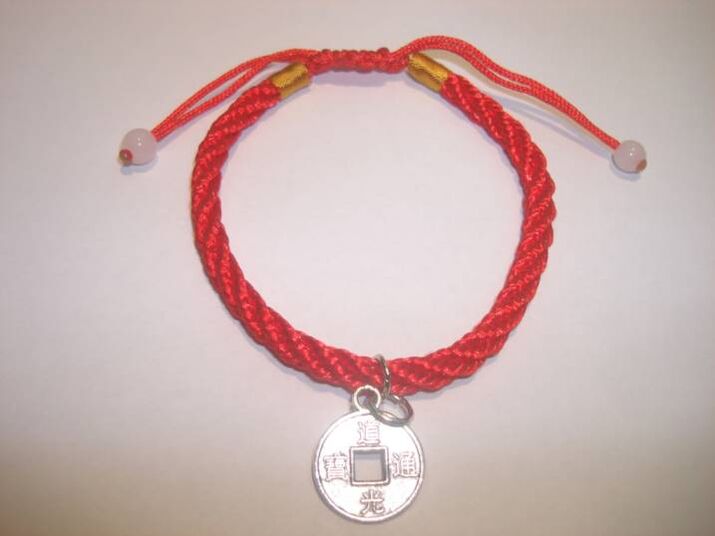 Red string bracelet with a rare piece to attract luck