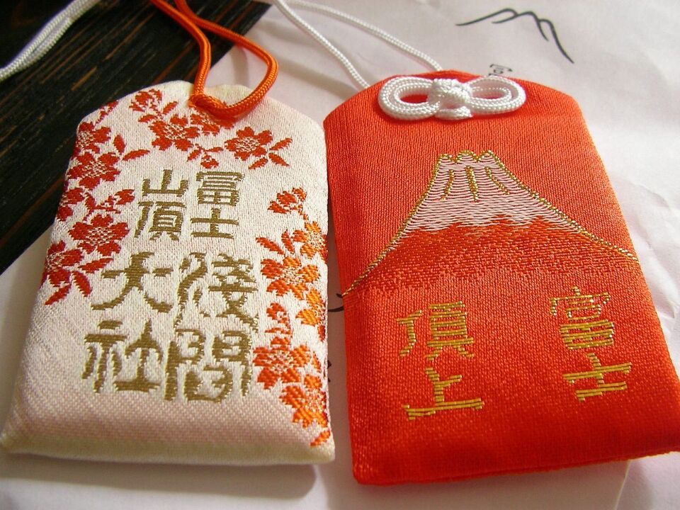 Japanese lucky amulets